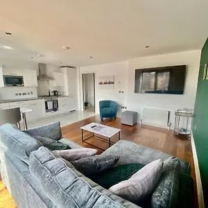 Amazing City Centre 1 Bedroom With Balcony Lgbtq Friendly Apartment Belfast